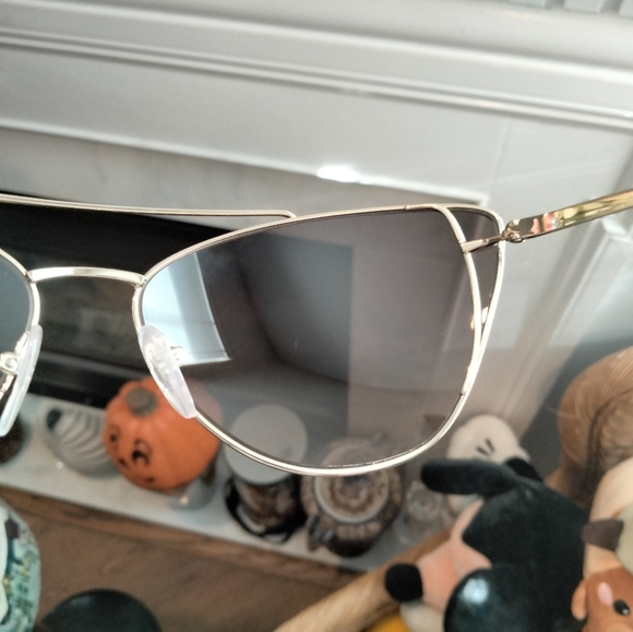 Prada Ultravox Sunglasses gold and ivory with case and cleaning cloth - Picture 9 of 10